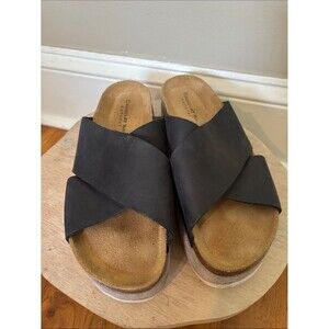 Chocolat Blu Women's Black Crisscross Slide Sandals size 39